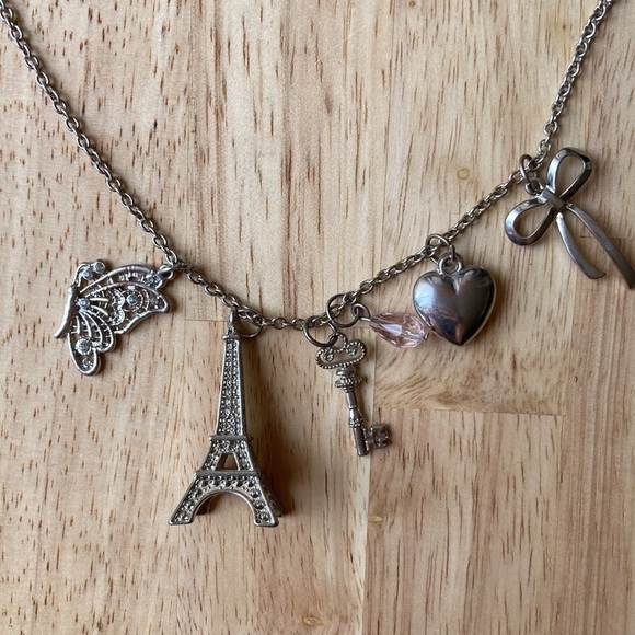 COSTUME Jewelry Long Chain Charm Necklace Eiffel Tower - Picture 3 of 4